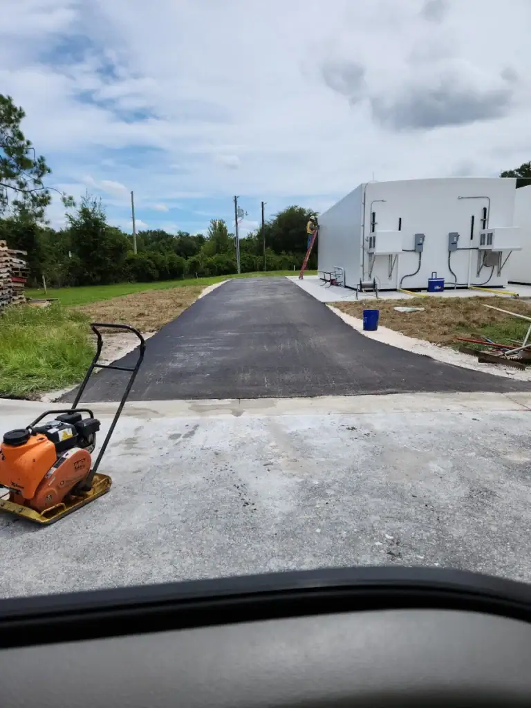 Freshly paved blacktop driveway by Central Florida Blacktop Paving, experienced asphalt contractors.